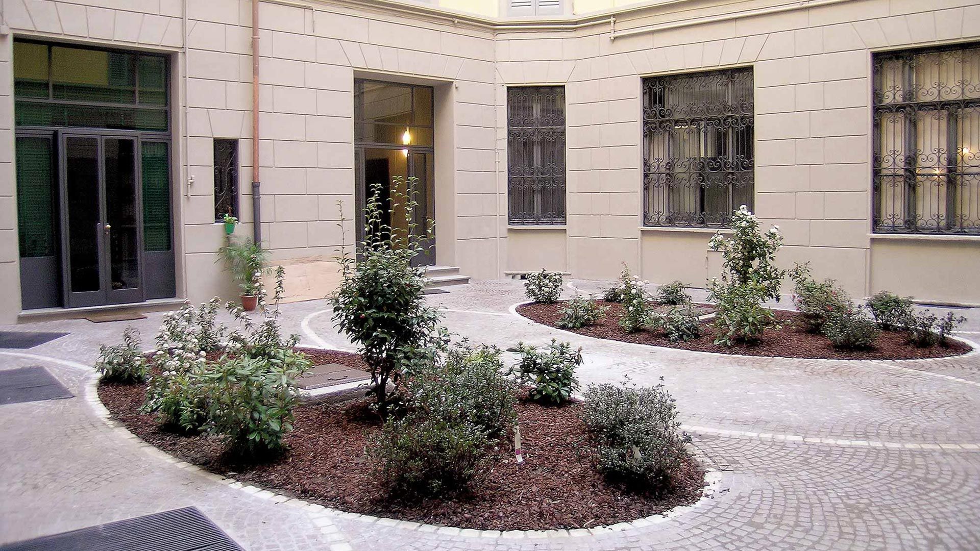 AXA Cadorna cortile interno