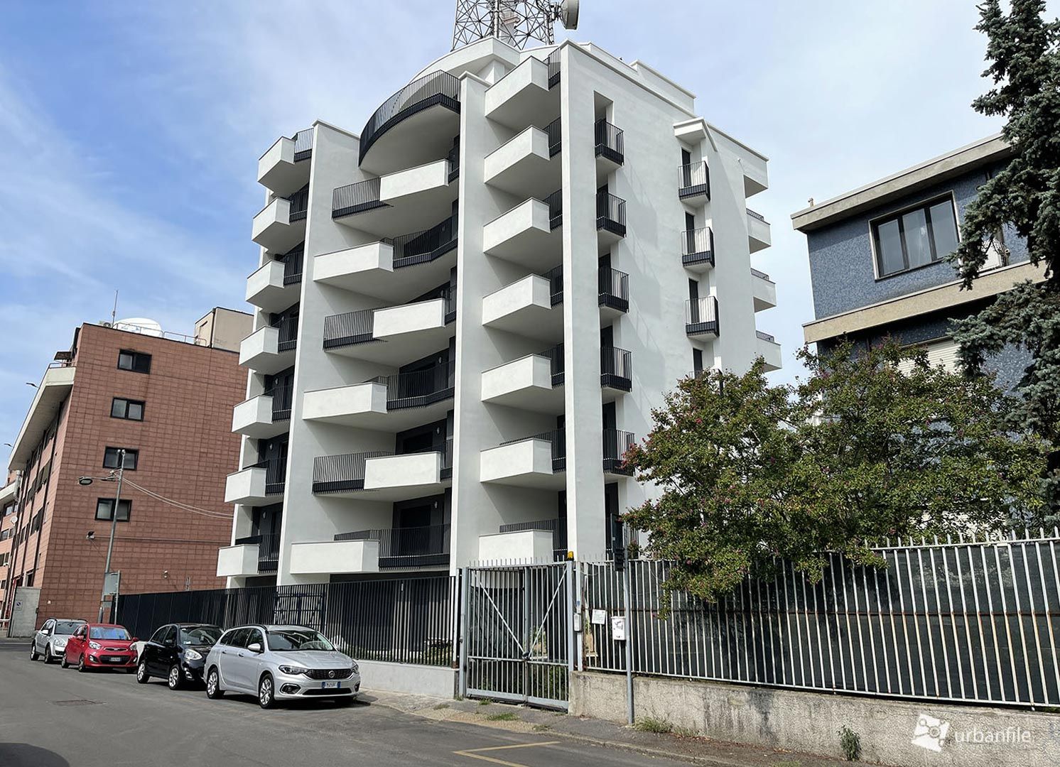 Riva Villasanta 11 l'edificio di 7 piani